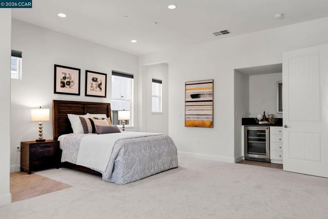4252 Oak Knoll Dr, Dublin, CA 94568