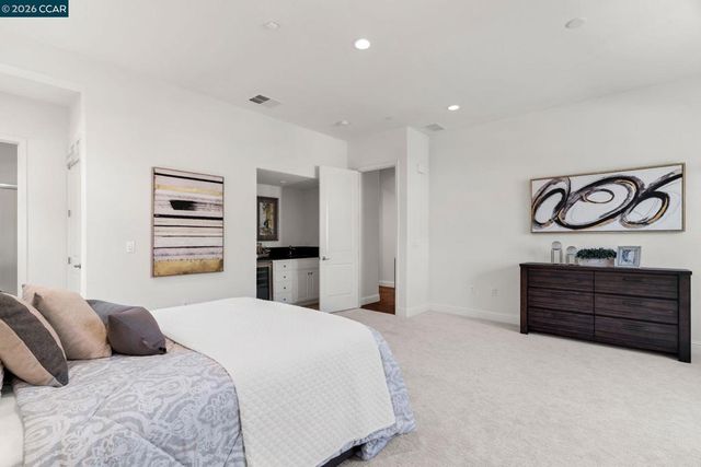 4252 Oak Knoll Dr, Dublin, CA 94568