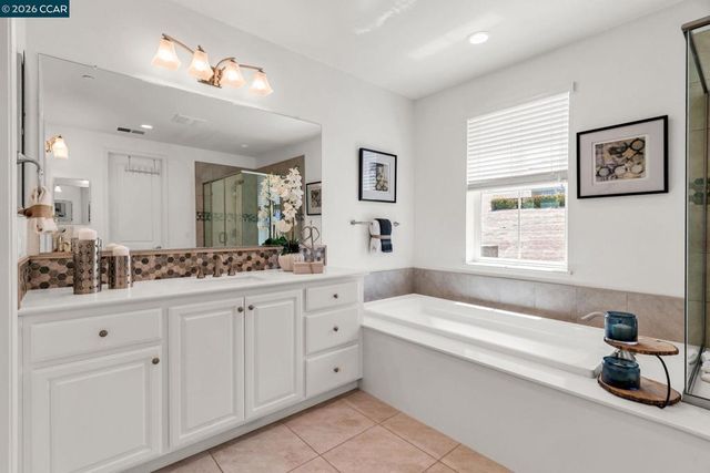 4252 Oak Knoll Dr, Dublin, CA 94568