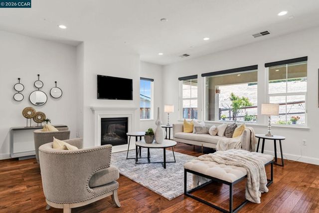 4252 Oak Knoll Dr, Dublin, CA 94568