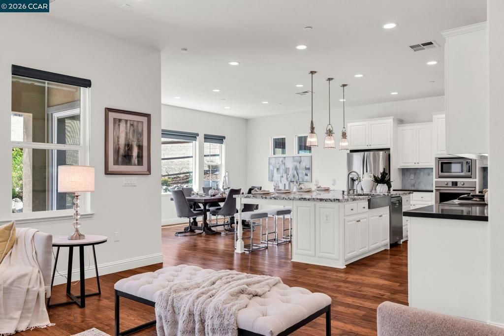Image 10 of property listing at 4252 Oak Knoll Dr, Dublin, CA 94568