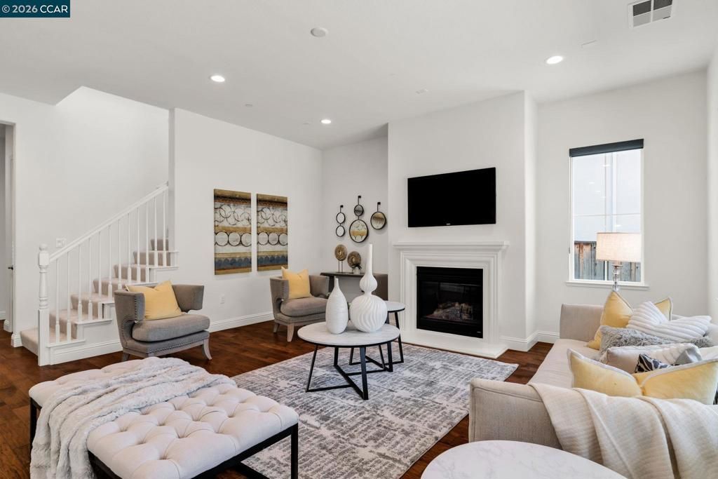 Image 11 of property listing at 4252 Oak Knoll Dr, Dublin, CA 94568