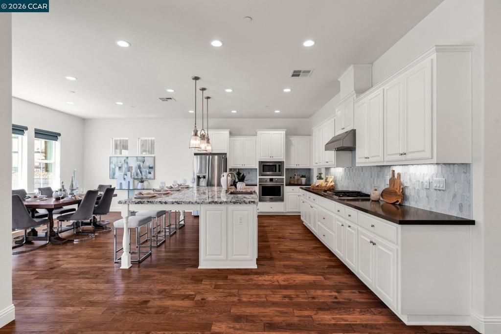 Image 12 of property listing at 4252 Oak Knoll Dr, Dublin, CA 94568