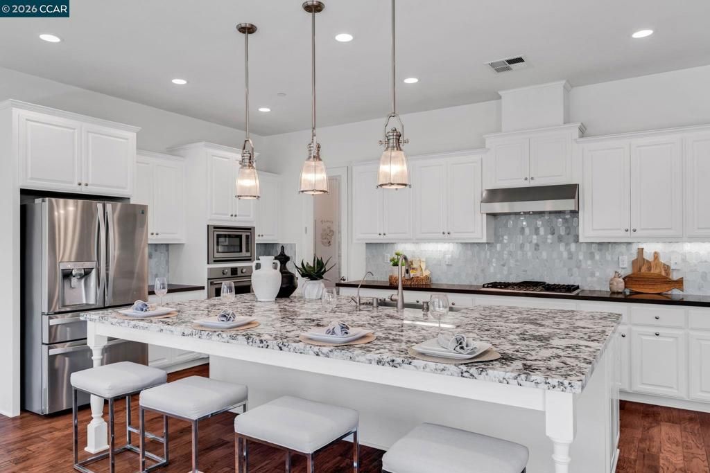 Image 16 of property listing at 4252 Oak Knoll Dr, Dublin, CA 94568