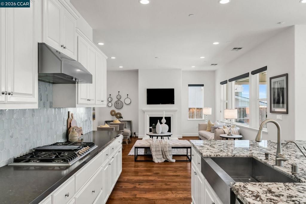 Image 18 of property listing at 4252 Oak Knoll Dr, Dublin, CA 94568
