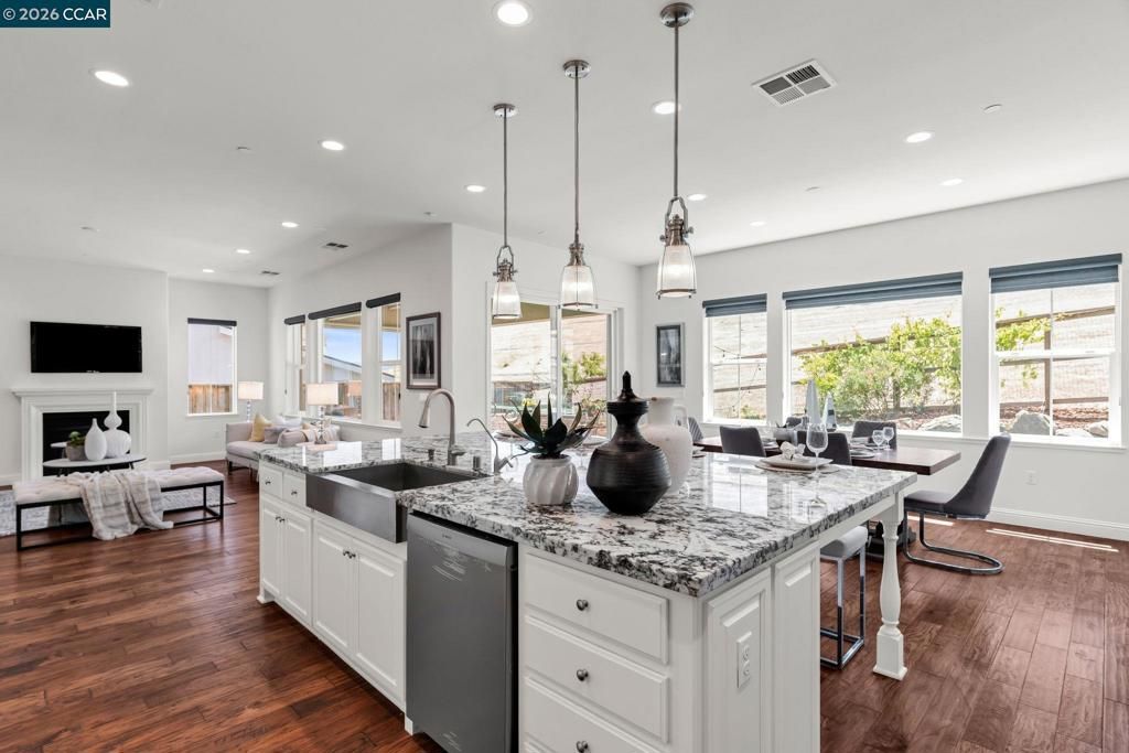 Image 19 of property listing at 4252 Oak Knoll Dr, Dublin, CA 94568