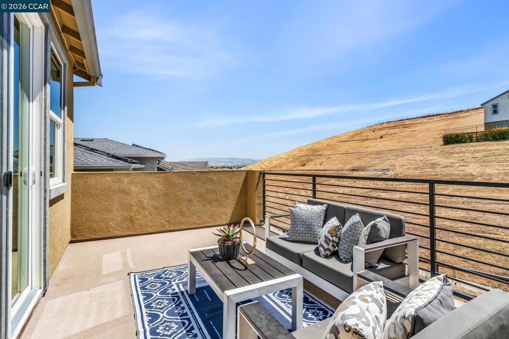 Image 32 of property listing at 4252 Oak Knoll Dr, Dublin, CA 94568