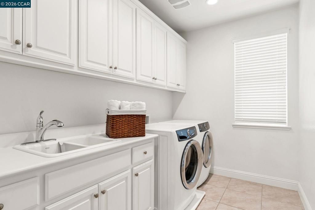 Image 49 of property listing at 4252 Oak Knoll Dr, Dublin, CA 94568