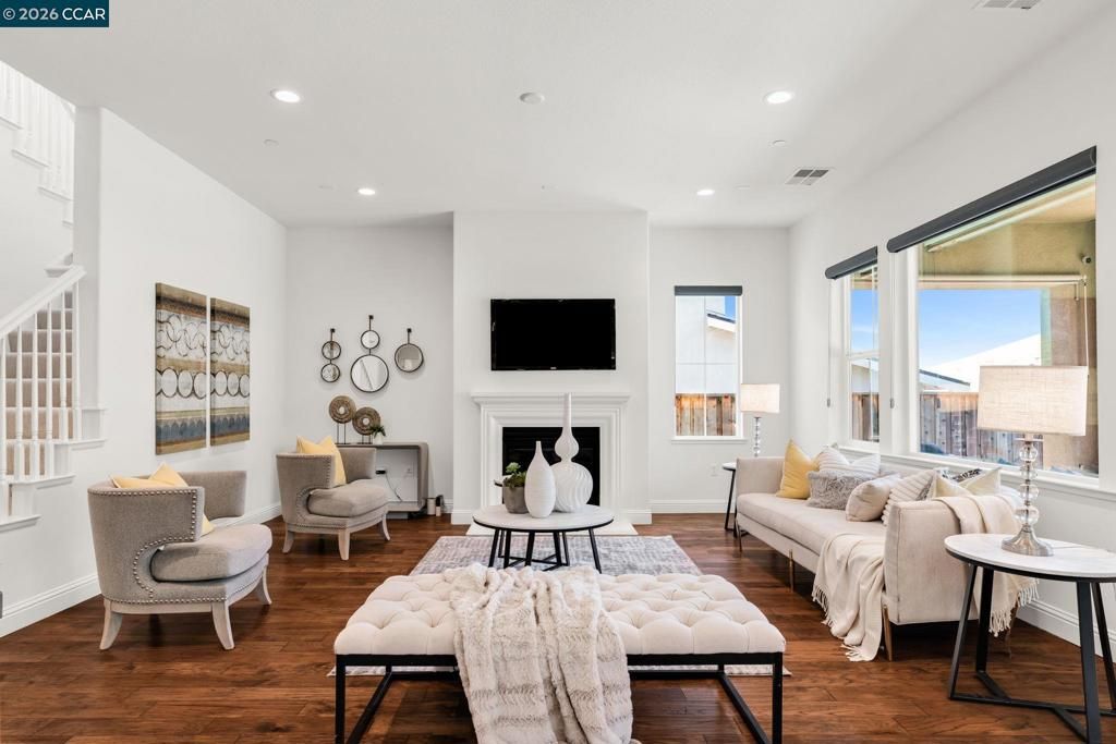 Image 6 of property listing at 4252 Oak Knoll Dr, Dublin, CA 94568
