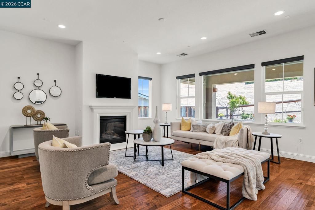 Image 7 of property listing at 4252 Oak Knoll Dr, Dublin, CA 94568