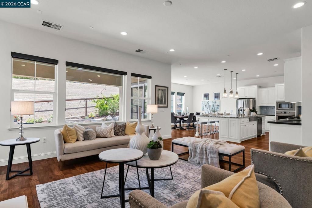 Image 9 of property listing at 4252 Oak Knoll Dr, Dublin, CA 94568