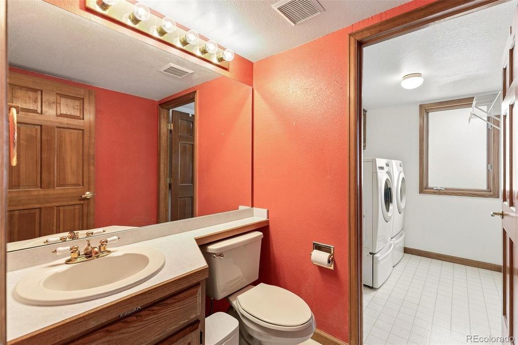 Image 14 of property listing at 7471 Rattlesnake Drive, Lone Tree, CO 80124