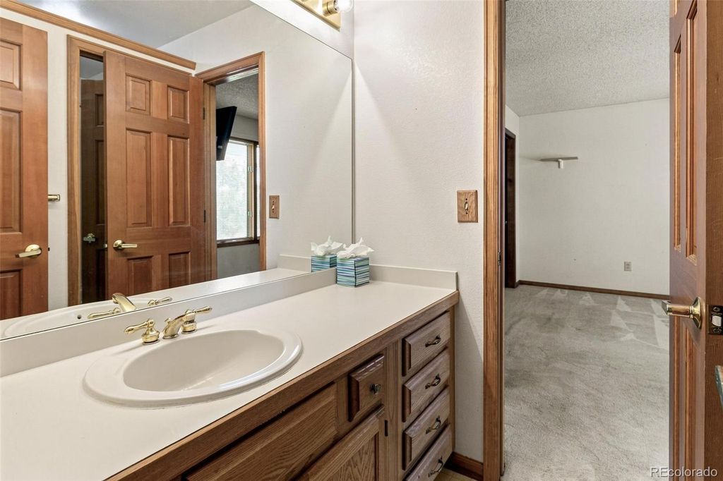 Image 22 of property listing at 7471 Rattlesnake Drive, Lone Tree, CO 80124