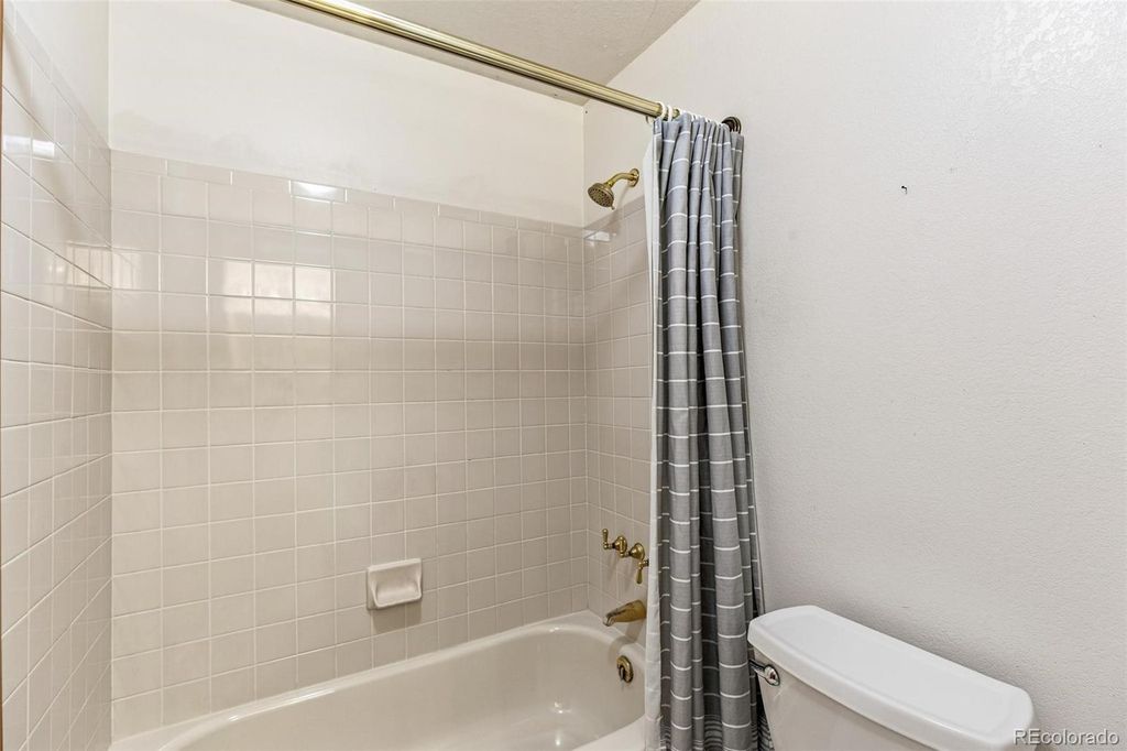 Image 23 of property listing at 7471 Rattlesnake Drive, Lone Tree, CO 80124