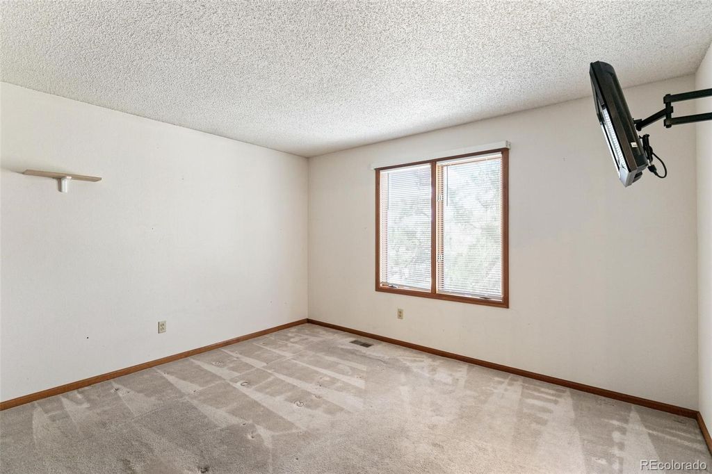 Image 25 of property listing at 7471 Rattlesnake Drive, Lone Tree, CO 80124