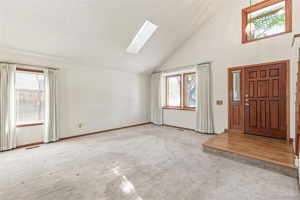 Image 4 of property listing at 7471 Rattlesnake Drive, Lone Tree, CO 80124
