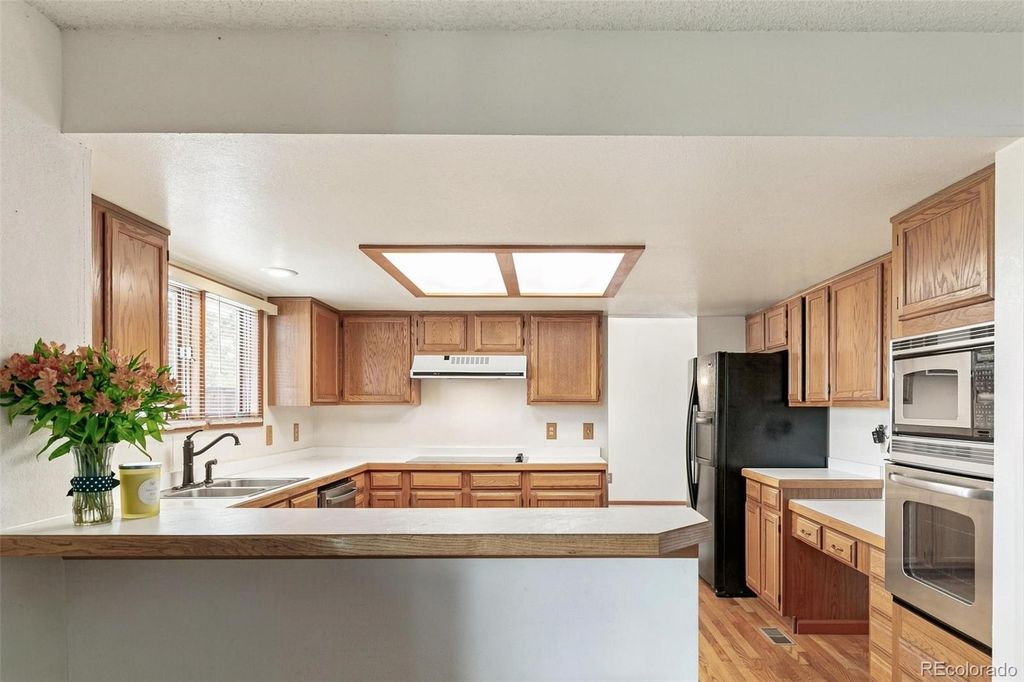 Image 6 of property listing at 7471 Rattlesnake Drive, Lone Tree, CO 80124