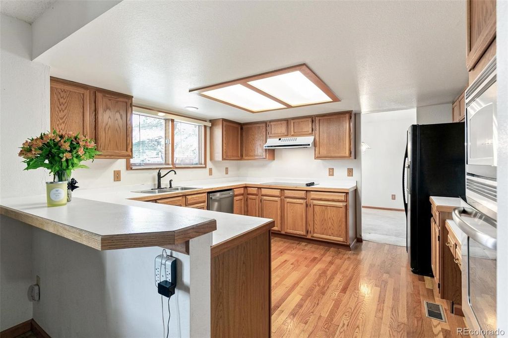 Image 8 of property listing at 7471 Rattlesnake Drive, Lone Tree, CO 80124