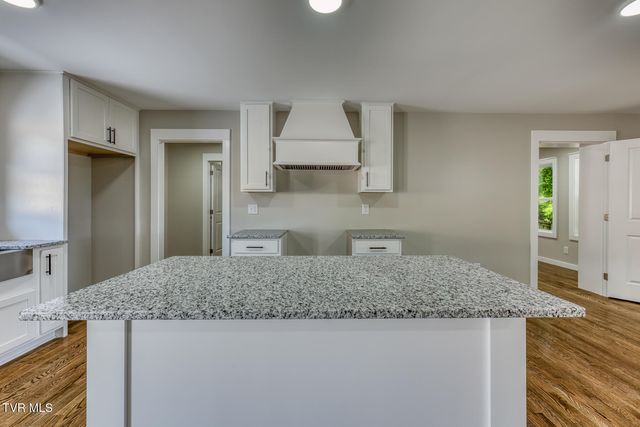 545 J A Hodge Road, Piney Flats, TN 37686