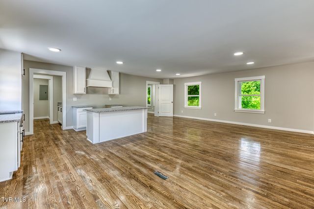 545 J A Hodge Road, Piney Flats, TN 37686