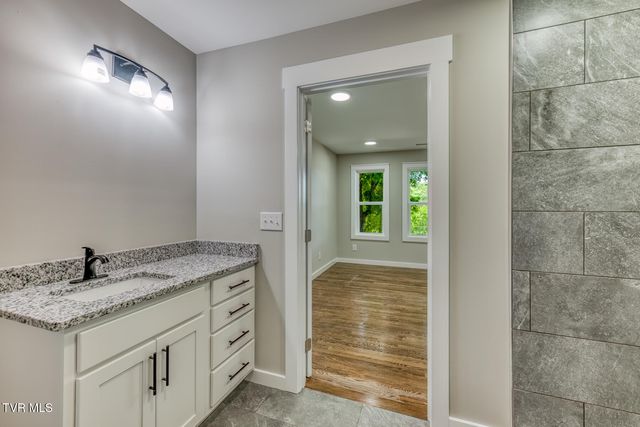 545 J A Hodge Road, Piney Flats, TN 37686