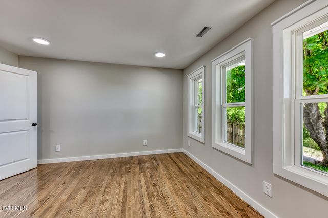 545 J A Hodge Road, Piney Flats, TN 37686