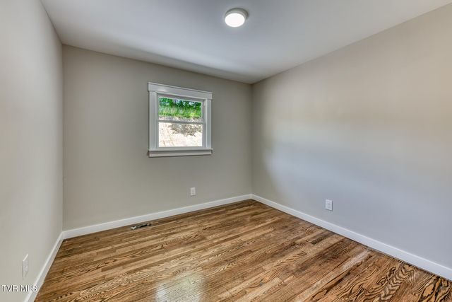 545 J A Hodge Road, Piney Flats, TN 37686