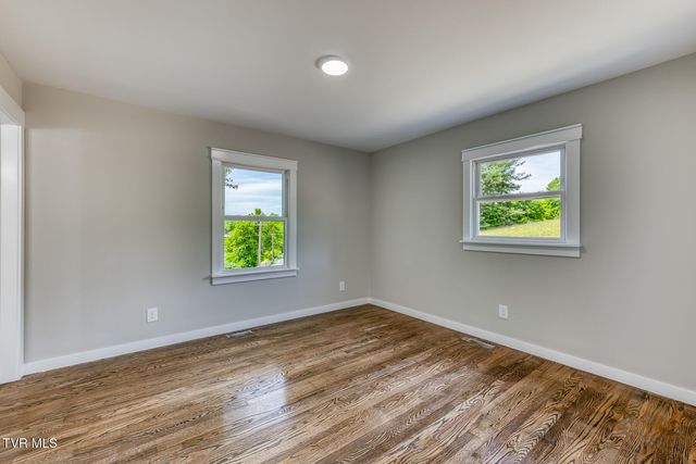 545 J A Hodge Road, Piney Flats, TN 37686