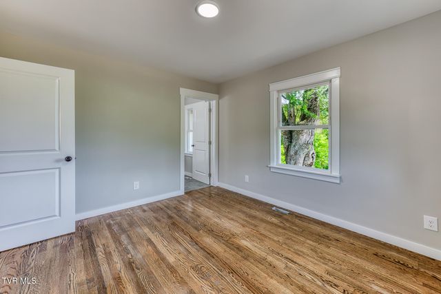 545 J A Hodge Road, Piney Flats, TN 37686