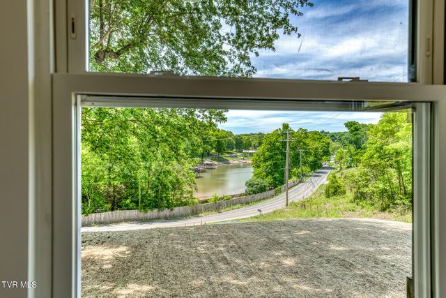 545 J A Hodge Road, Piney Flats, TN 37686