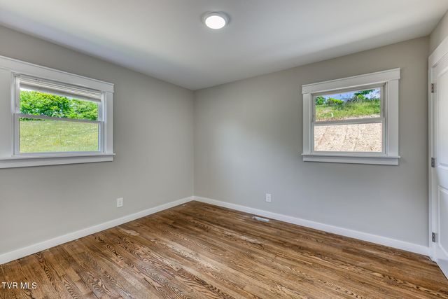 545 J A Hodge Road, Piney Flats, TN 37686