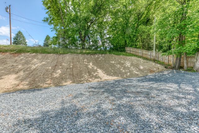 545 J A Hodge Road, Piney Flats, TN 37686