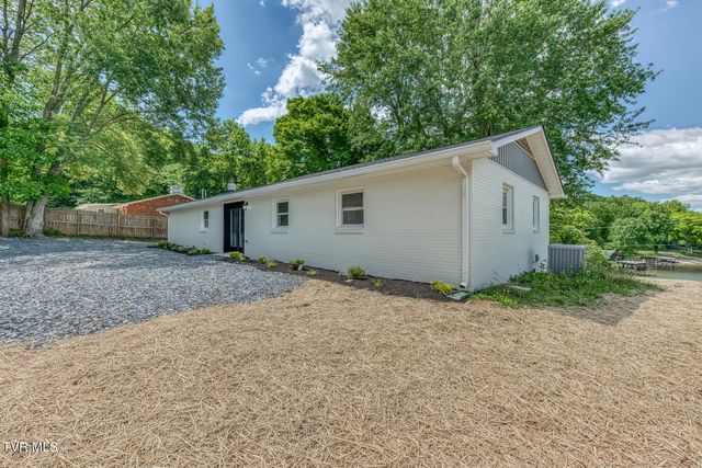 545 J A Hodge Road, Piney Flats, TN 37686