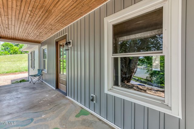 545 J A Hodge Road, Piney Flats, TN 37686