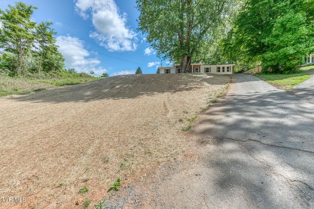 545 J A Hodge Road, Piney Flats, TN 37686
