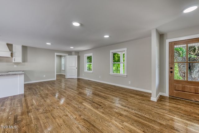 545 J A Hodge Road, Piney Flats, TN 37686