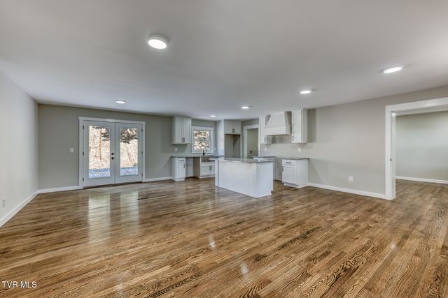 545 J A Hodge Road, Piney Flats, TN 37686