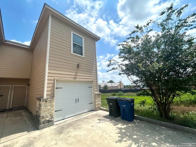 585 ADVANTAGE DR, New Braunfels, TX 78130