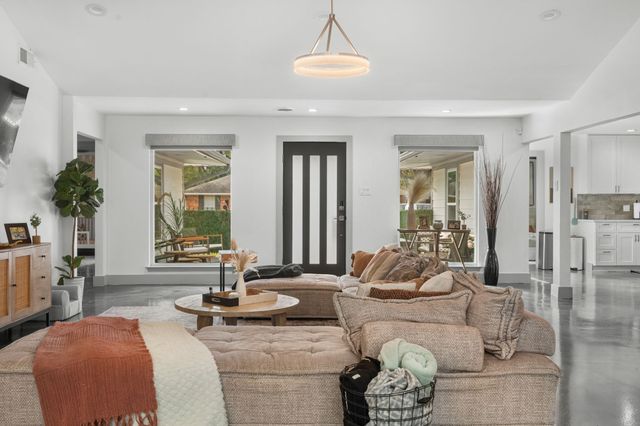 5029 Mill Run Road, Dallas, TX 75244