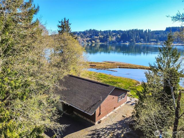 730 E North Bay Road, Allyn, WA 98524