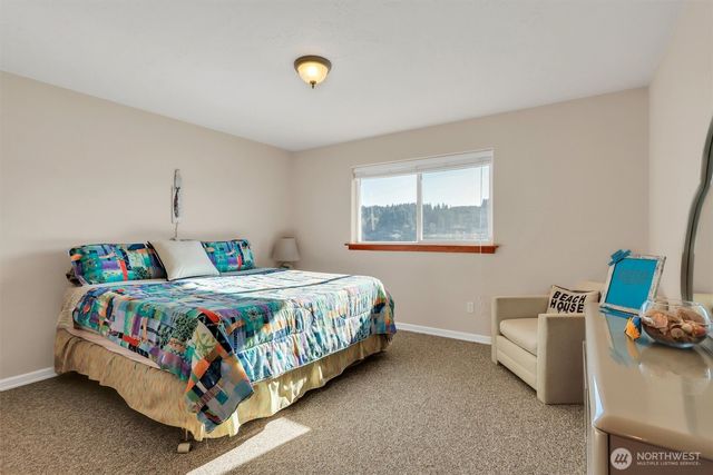 730 E North Bay Road, Allyn, WA 98524