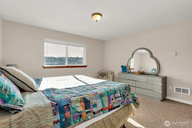 730 E North Bay Road, Allyn, WA 98524