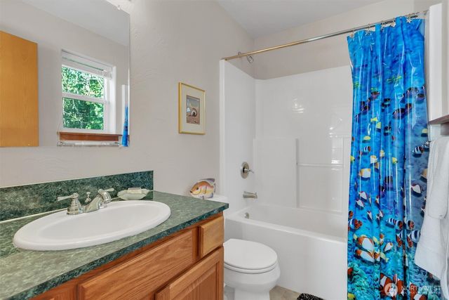 730 E North Bay Road, Allyn, WA 98524