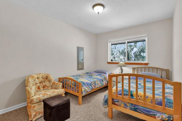 730 E North Bay Road, Allyn, WA 98524
