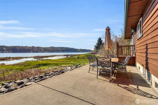 730 E North Bay Road, Allyn, WA 98524