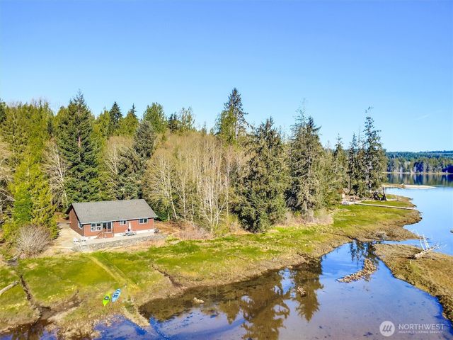 730 E North Bay Road, Allyn, WA 98524