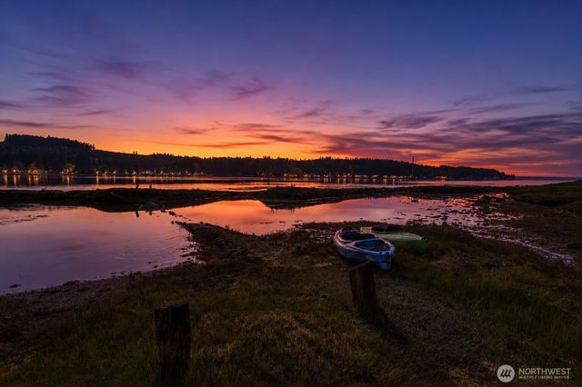730 E North Bay Road, Allyn, WA 98524