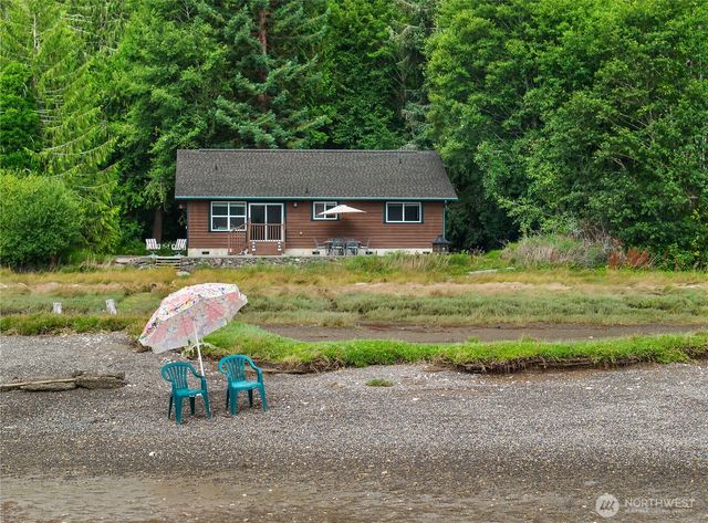 730 E North Bay Road, Allyn, WA 98524