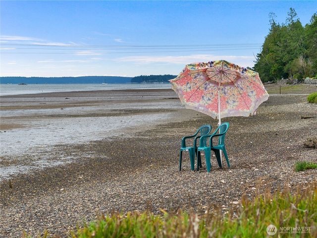 730 E North Bay Road, Allyn, WA 98524