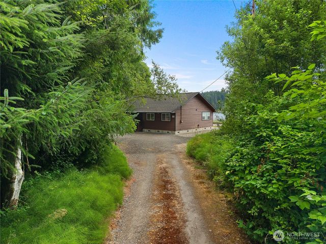 730 E North Bay Road, Allyn, WA 98524
